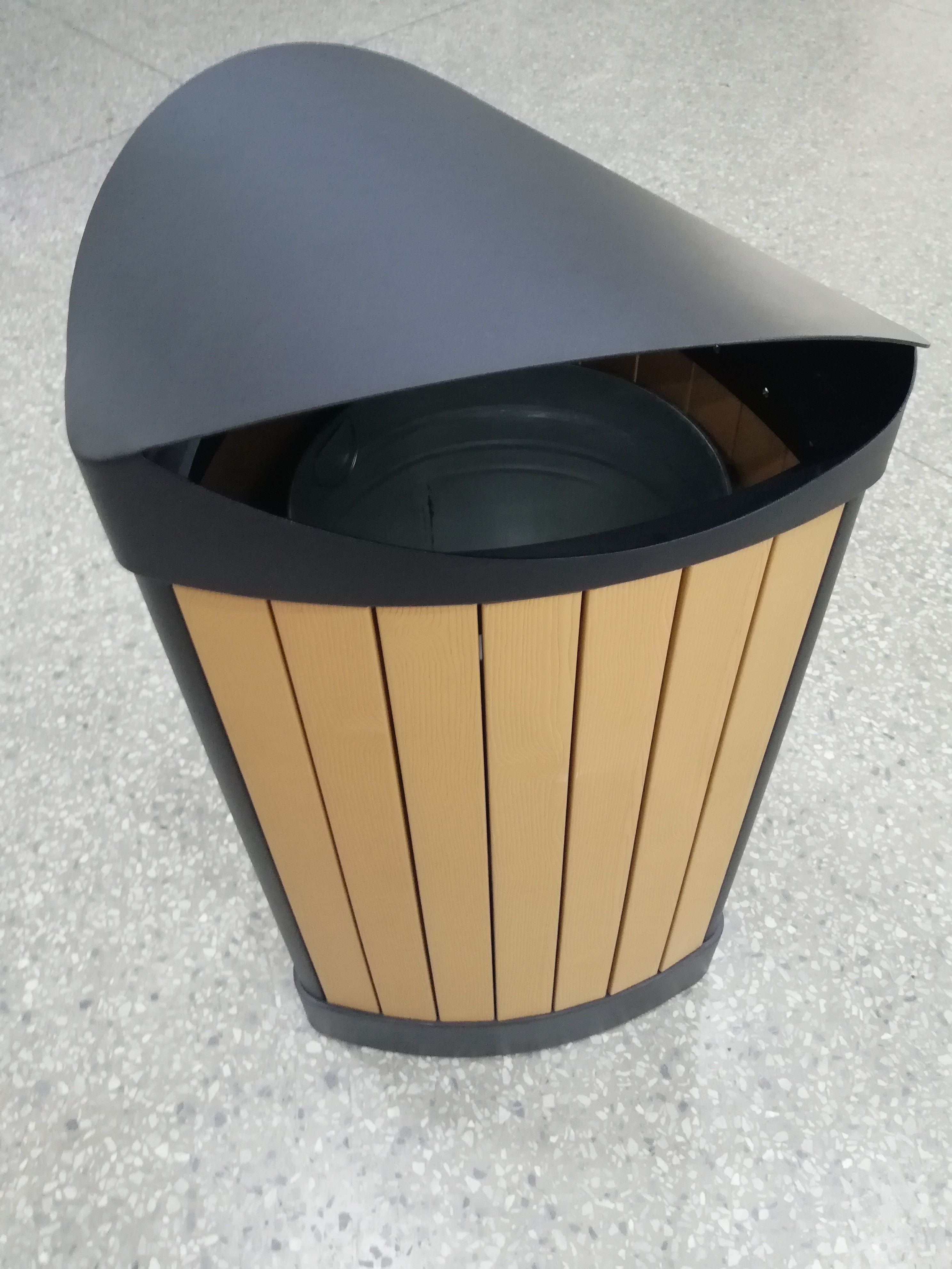  Outdoor dustbin with plastic wood HW-534