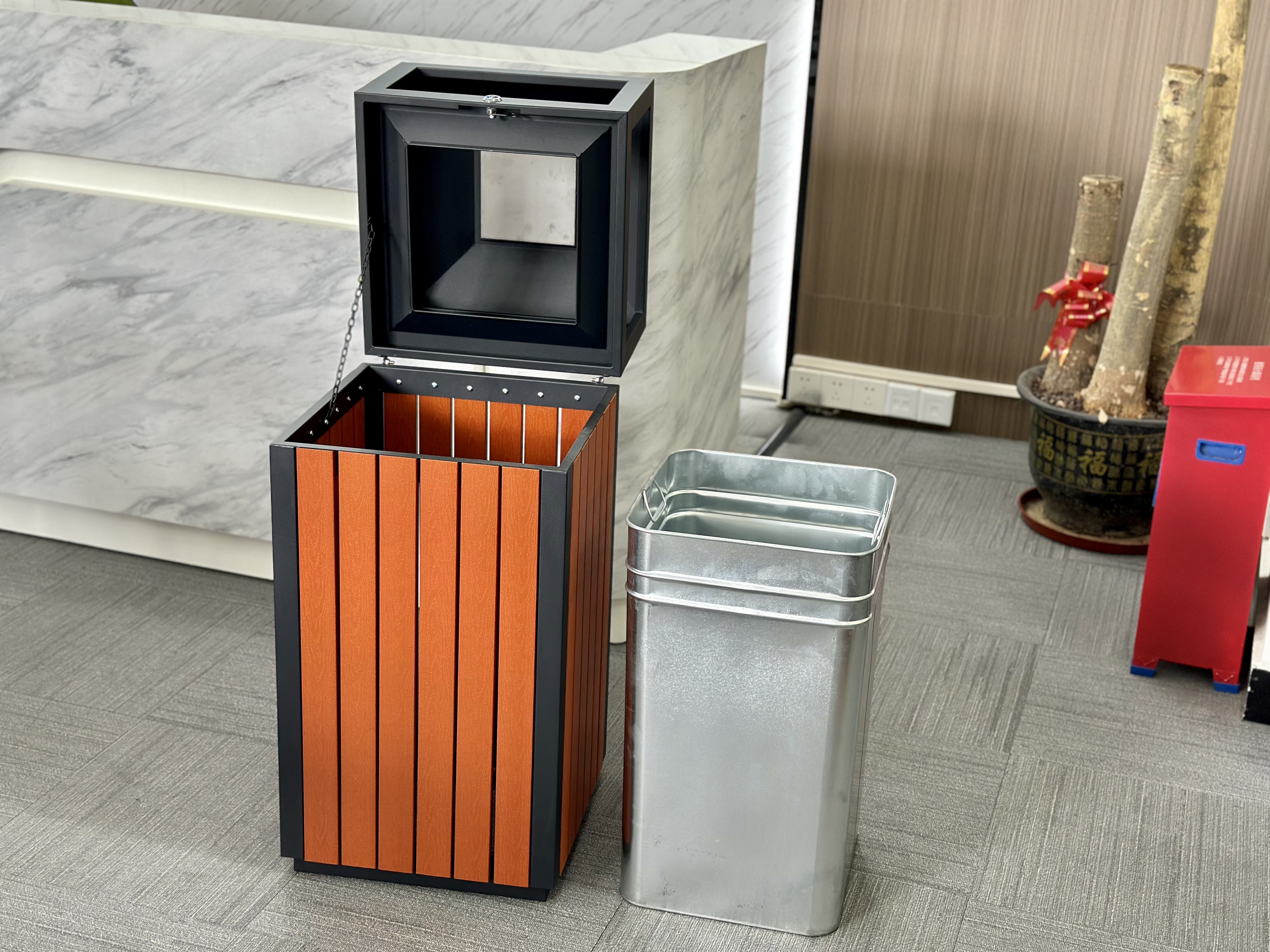Heavy duty Plastic Wood trash can For outdoor use HW-04G