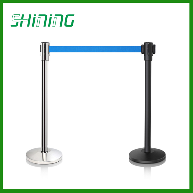 Black Painting Retractable Belt Crowd Control Stanchions for Train Station